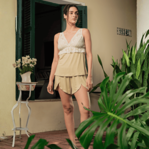 Babydoll feminino em viscolycra com renda no busto e alças reguláveis – Coleção Botânica
