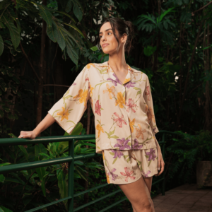 Pijama feminino com botões em viscose – Modelo Americano com manga ¾ – Coleção Orquídeas