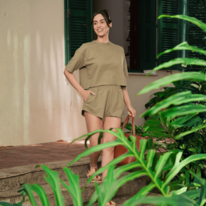 Conjunto Moletinho Feminino Oversized com short e bolsos – Loungewear confortável – Coleção Botânica
