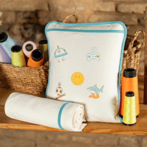 Kit travesseiro de viagem personalizado com fronha e lençol de malha 100% algodão – Compacto e confortável - Coleção Stickers